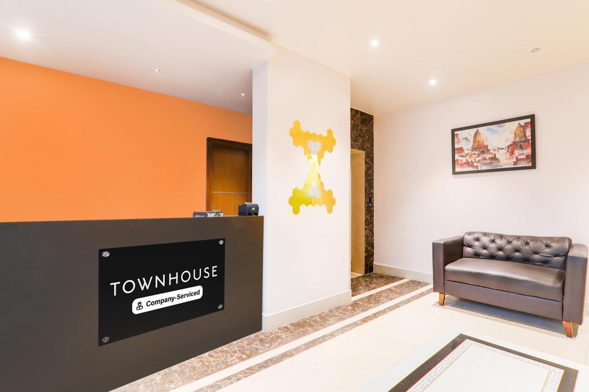 Super Townhouse Viraj Khand Formerly Veridian Inn Chinhat Exterior photo