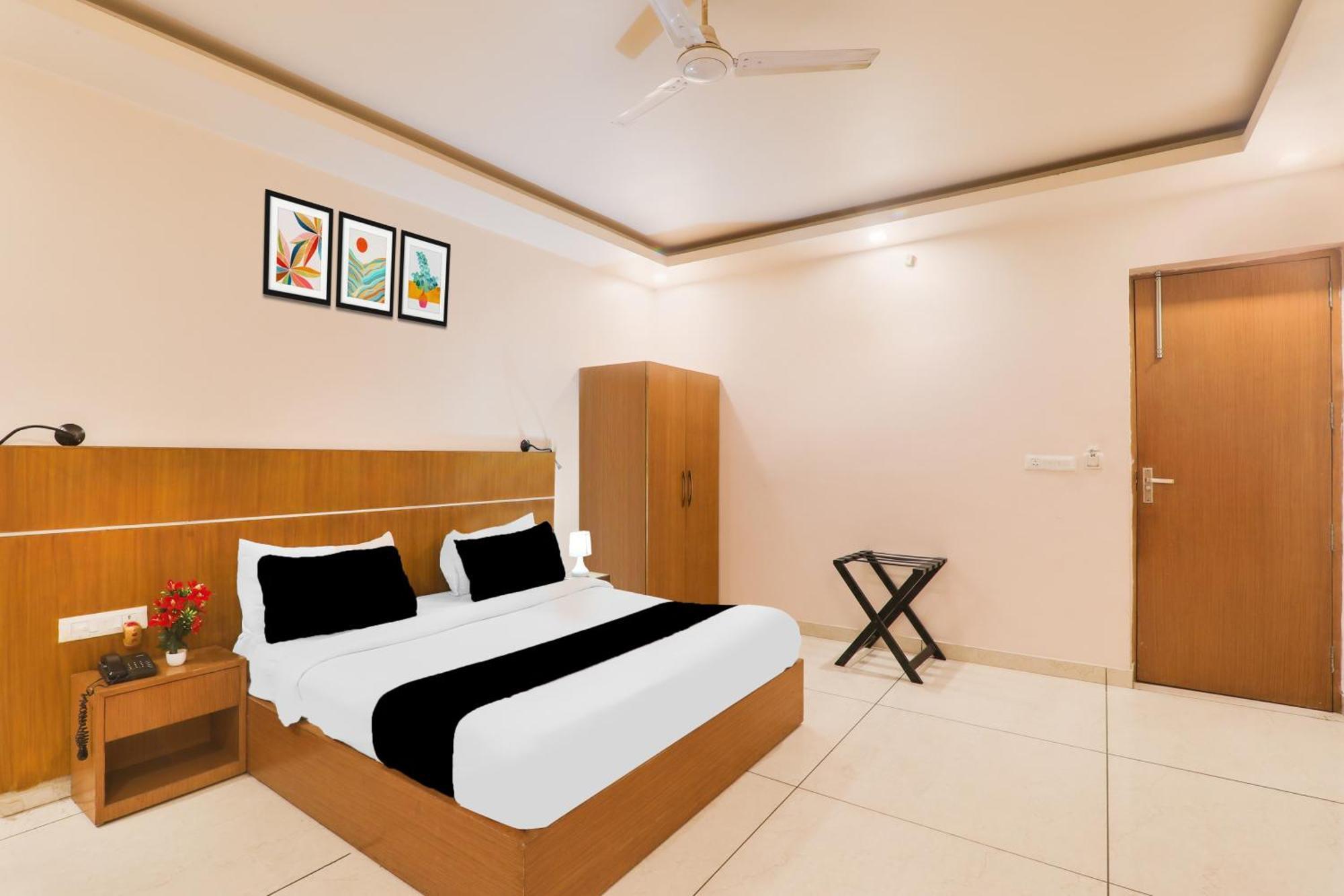 Super Townhouse Viraj Khand Formerly Veridian Inn Chinhat Exterior photo