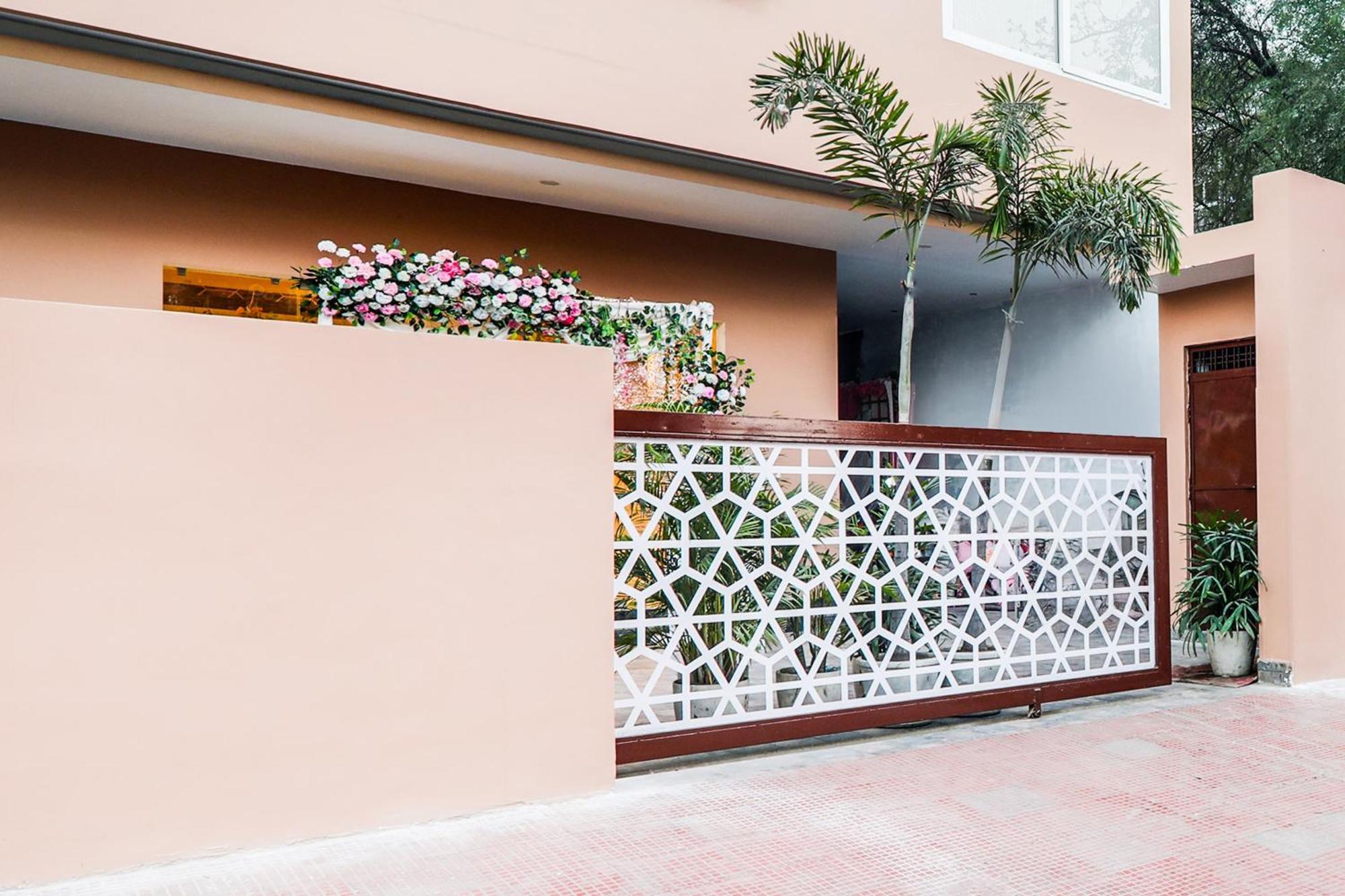 Super Townhouse Viraj Khand Formerly Veridian Inn Chinhat Exterior photo