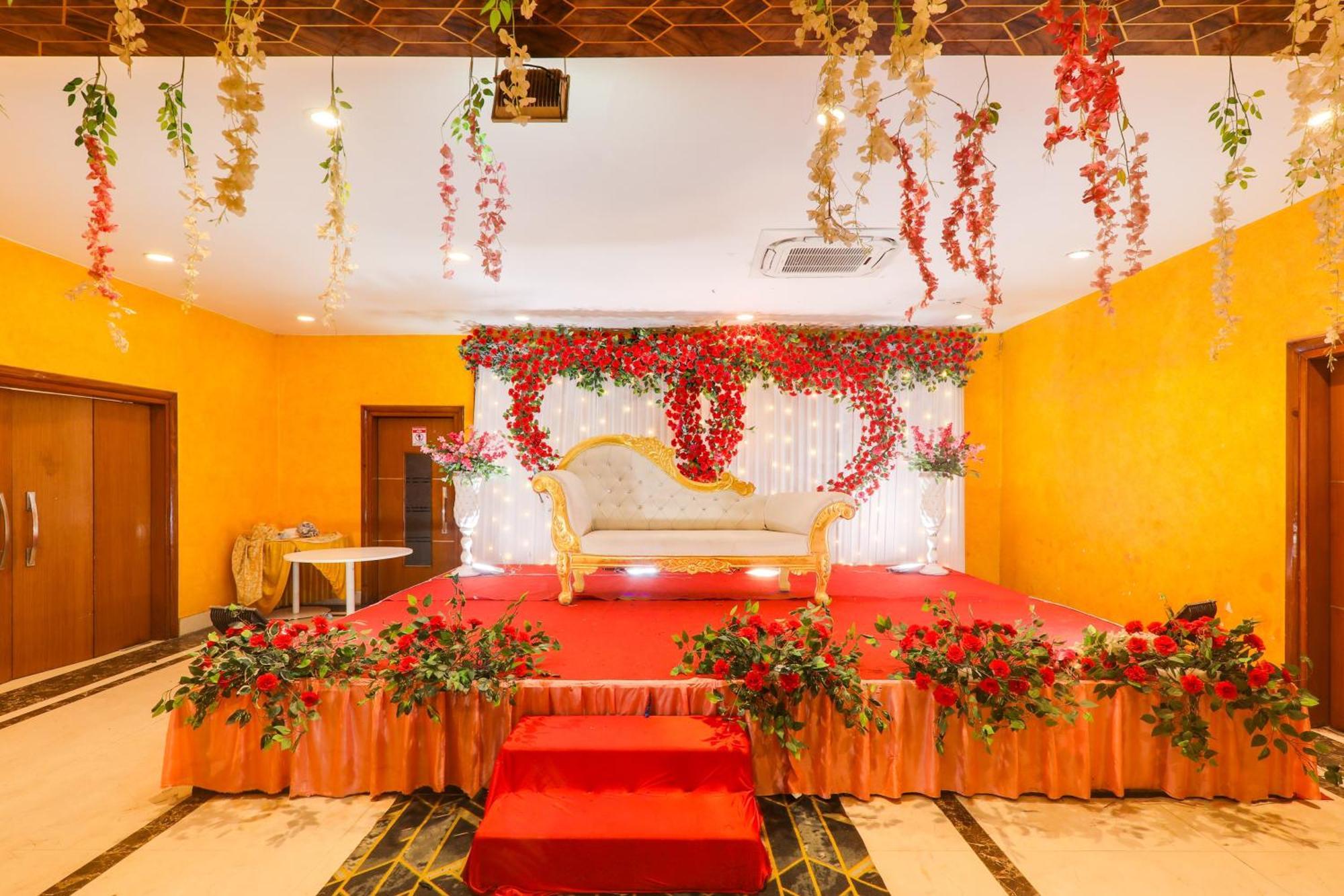 Super Townhouse Viraj Khand Formerly Veridian Inn Chinhat Exterior photo